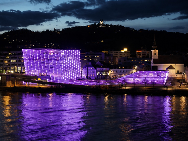 Auch das Ars Electronica Center in Linz wird anlässlich des Welt-Lungenhochdruck-Tags in lila zu sehen sein