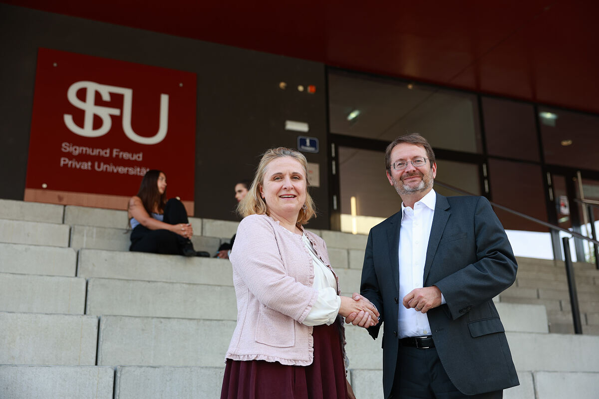 Dekanin Krzyzanowska-Mittermayer mit Rektor Johannes Pollak