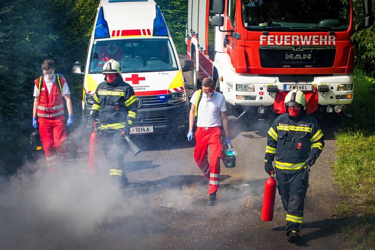 Feuerwehr und Rotes Kreuz: Gemeinsam das Coronavirus stoppen!