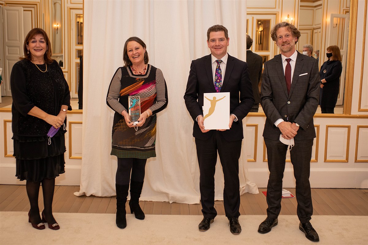 Die Gewinner des Innovation in Politics Awards in der Kategorie Demokratie