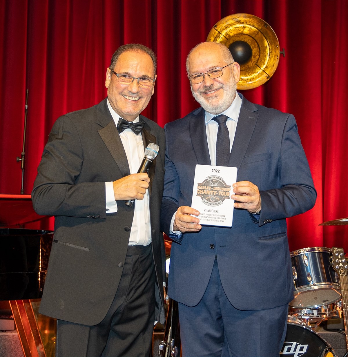 Charity-Präsident Peter Reitzl mit Wiener Gemeinderat Omar Al-Rawi
