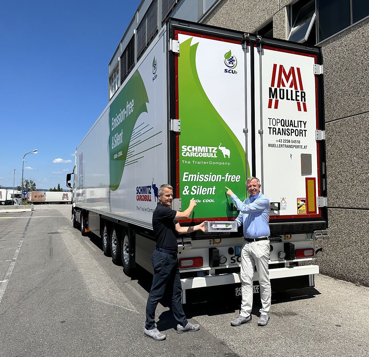 Premiere in Österreich: Müller Transporte testet voll-elektrische Kühlauflieger von Schmitz Cargobill