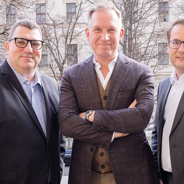 Roman Geiser, Farner Executive Chairman mit The Skills Group Geschäftsführer Jürgen Gangoly und Jörg Wollmann