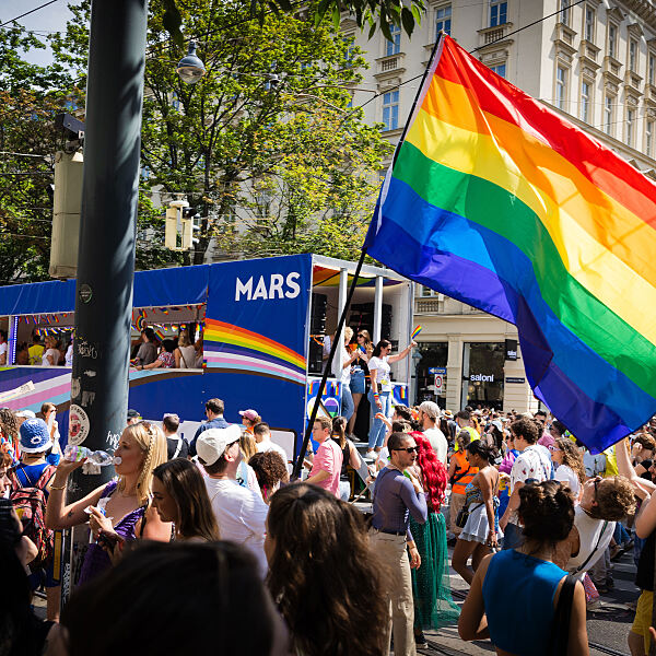 Mars Austria auf der Regenbogenparade 2024