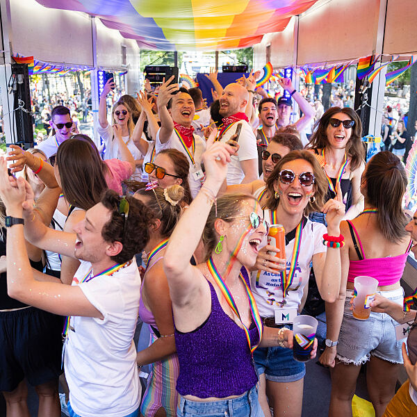 Mars Austria auf der Regenbogenparade 2024