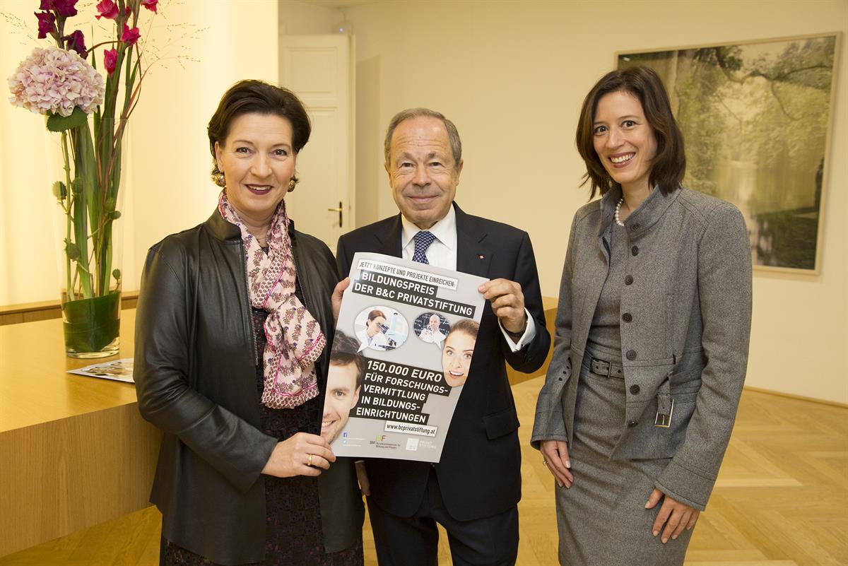 v.l.n.r. Bundesministerin Gabriele Heinisch-Hosek, Dr. Erich Hampel (Stiftungsvorstand B&C Privatstiftung), Dr. Mariella Schurz (Forschungsförderung B&C Privatstiftung)