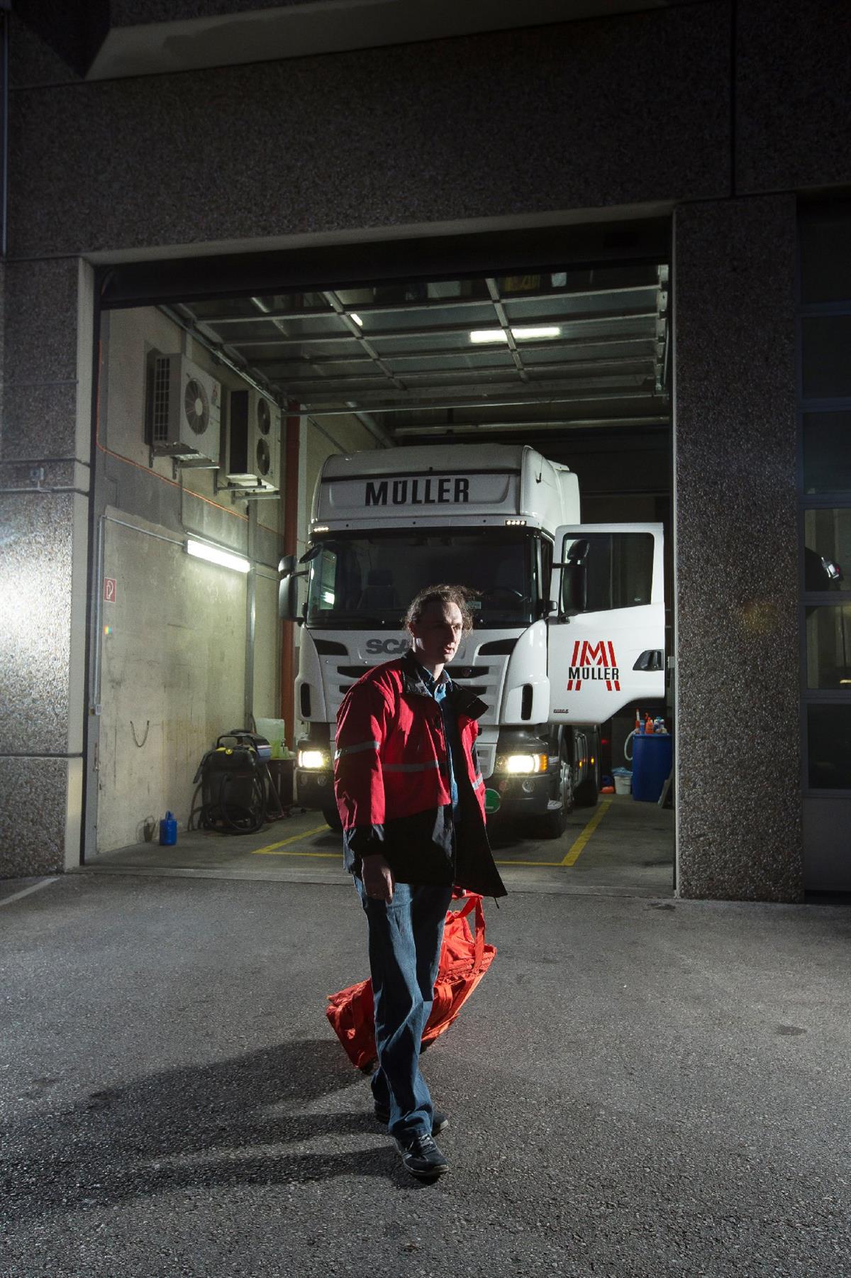 Nach jeder Fahrt wird der LKW vom Fahrer zurückgegeben und für die nächste Fahrt vor- und individuell aufbereitet.