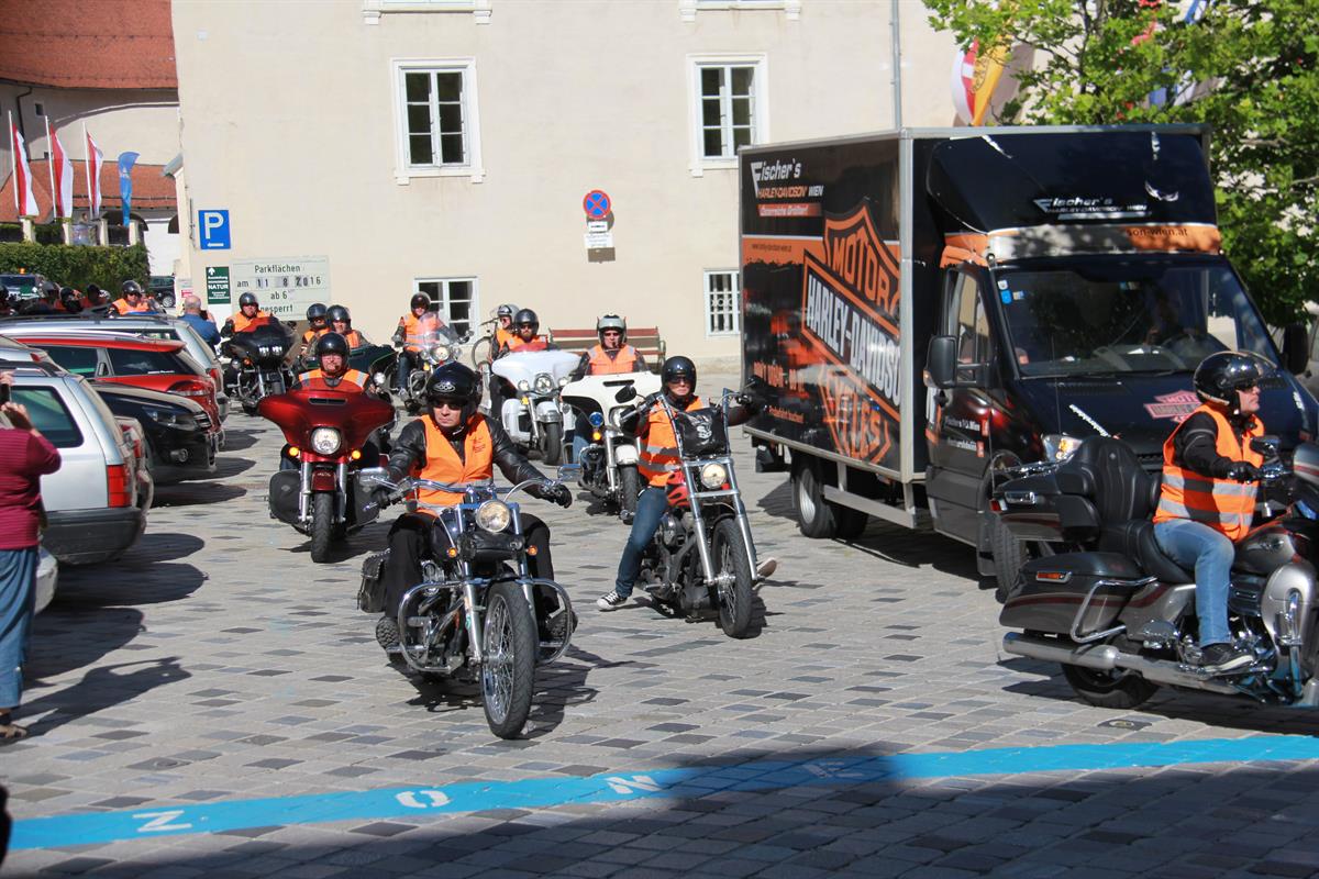 Harley-Davidson_Charity-Tour_Biker