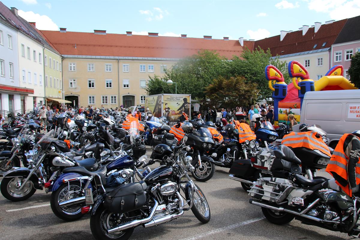 Harley-Davidson_Charity-Tour_Bikes